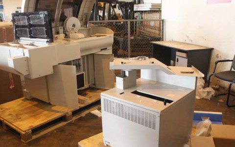 Cho mượn máy sinh hóa để bán hóa chất