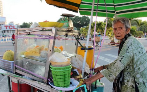 Mẹ vẫn tảo tần