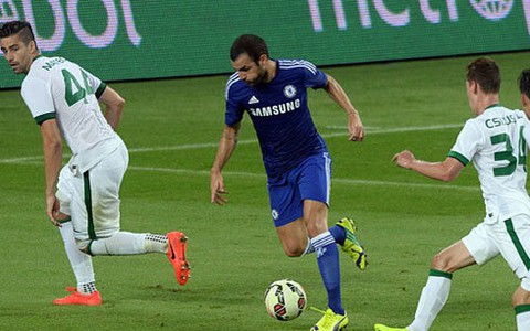 Fabregas độc diễn ghi bàn giúp Chelsea thắng trận