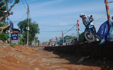 Bộ GTVT yêu cầu chấn chỉnh thi công đường làm khổ dân