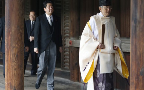 Thủ tướng Nhật Bản gửi đồ lễ tới đền Yasukuni