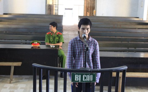 Đòi tiền uống rượu không được, cháu giết bà ngoại