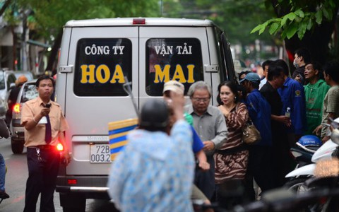 Xe khách “núp bóng” hợp đồng