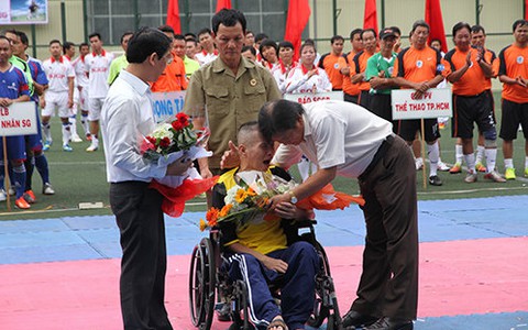 Hơn 310 triệu đồng giúp nhà báo Minh Hùng