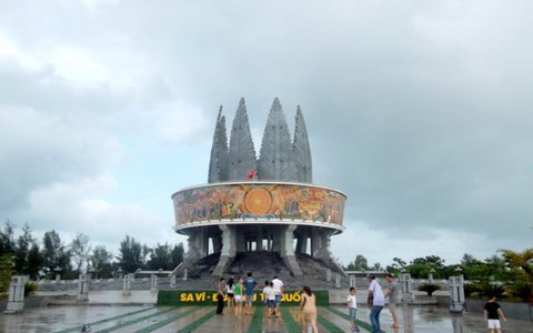Hai ngày khám phá "địa đầu Móng Cái"