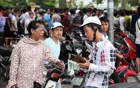 Vật vã mua vé xem U-19 Việt Nam