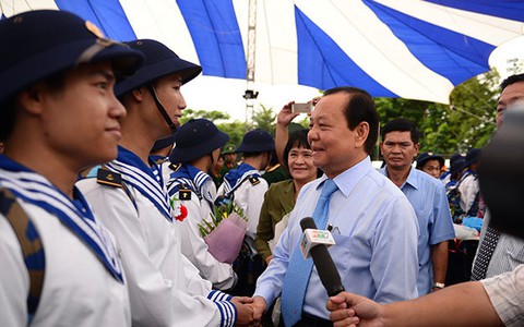 2.050 thanh niên lên đường nhập ngũ