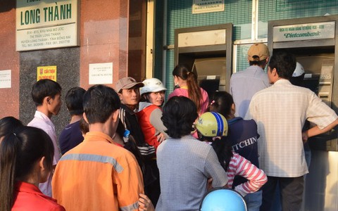 Dịch vụ ngân hàng: khách hàng mù mờ về phí