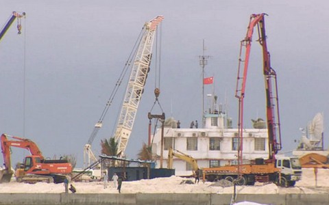 Trung Quốc xây trái phép bãi ngầm thành đảo nổi
