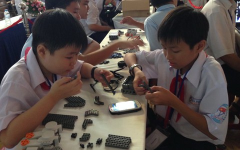 ​23 đội học sinh vào chung kết Robotacon 2014