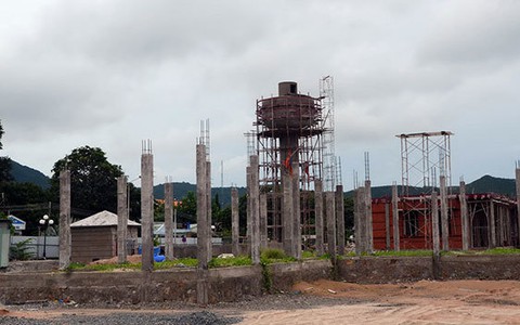 Hãy di dời tháp nước khỏi Côn Đảo