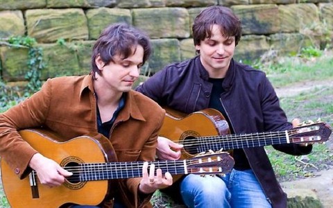 Xem miễn phí buổi diễn của nhóm song tấu guitar Katona Twins