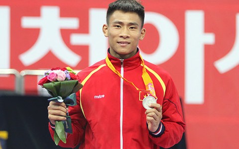 Tấm HCB kỳ lạ của Trường Giang
