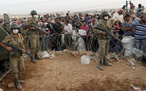 Thổ Nhĩ Kỳ điều xe tăng đến biên giới Syria