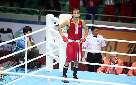 Môn boxing “dậy sóng” vì trọng tài