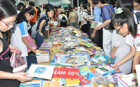 Niềm vui của sách, băn khoăn của người yêu sách