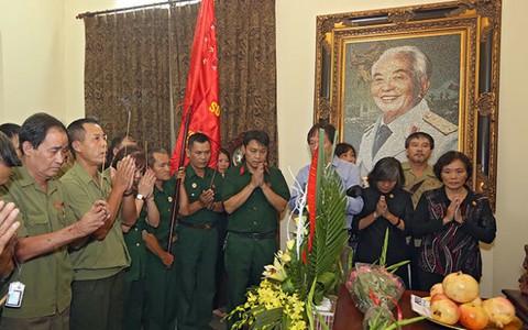 ​Dòng người không ngừng viếng Đại tướng