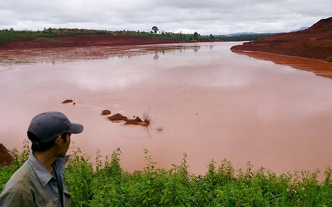 20.000m3 nước, bùn tràn ra ngoài