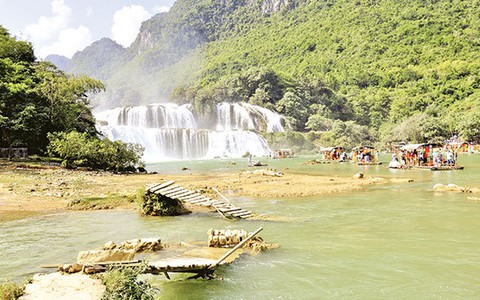 ​Buồn vui du lịch vùng biên ải