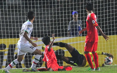 U-19 Myanmar và Thái Lan đoạt vé vào tứ kết