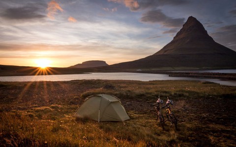 Đạp xe 1.400km khám phá Iceland