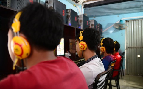 Âm thanh khủng và nguy cơ điếc sớm