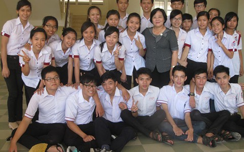 Cô hiệu trưởng cảm hóa học trò cá biệt