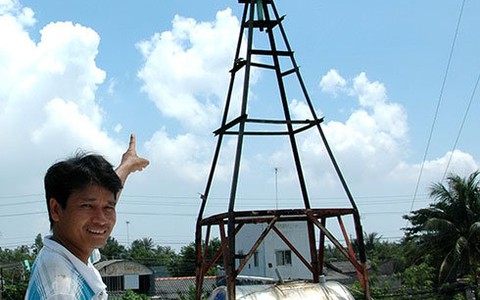 “Kỹ sư” chân đất chế tạo máy phát điện