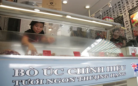 ​Thịt ngoại tràn từ siêu thị ra phố