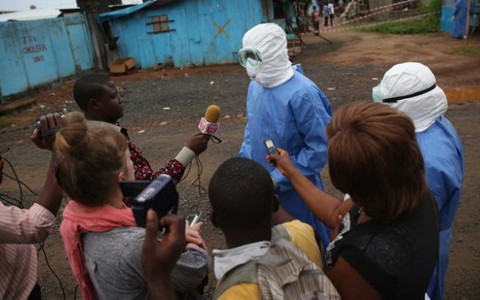 Phóng viên phương Tây sợ Ebola hơn bom đạn