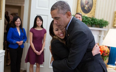 Obama, Nina và cái ôm nổi tiếng