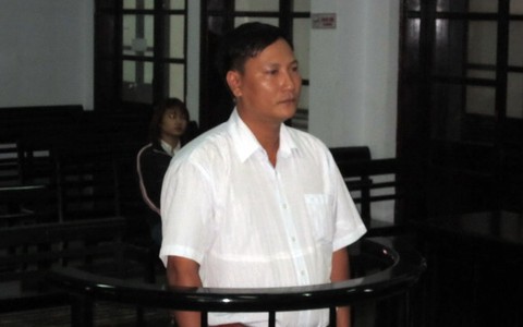 Làm giả quyết định tuyển dụng, bị phạt án tù treo