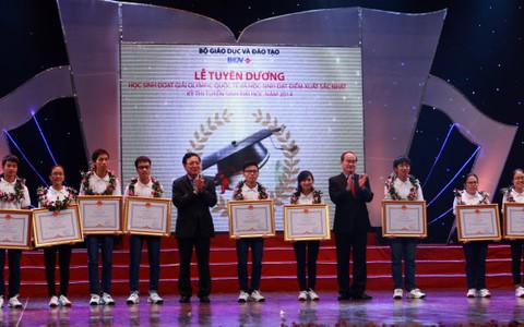 Tuyên dương 11 học sinh đạt HCV Olympic quốc tế