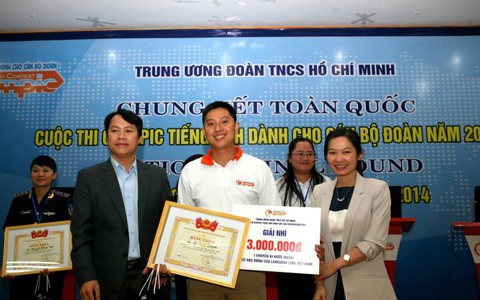 Đỗ Thu Thủy quán quân cuộc thi Olympic Tiếng Anh
