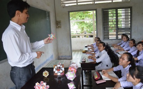 ​Dùng vé số dạy học