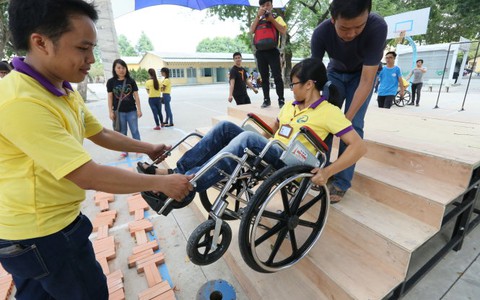Học cách chia sẻ với người khuyết tật