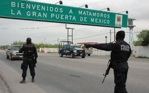 Bé gái Mỹ đang mang thai bị bắn trọng thương ở biên giới Mexico