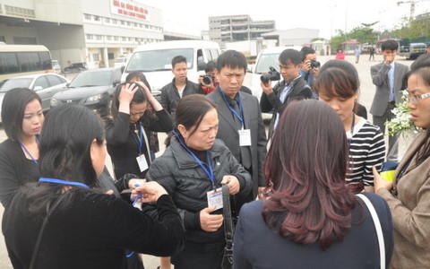 Điểm tin trong ngày: Nức nở đón thi thể 3 mẹ con gốc Việt vụ MH17