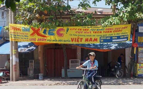 “Cá sấu giết năm đời chồng” bị cấm diễn ở Long An