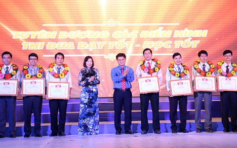 Tuyên dương các điển hình trẻ dạy tốt, học tốt