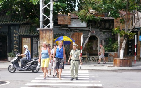 Nha Trang mở chiến dịch "lấy lòng" du khách