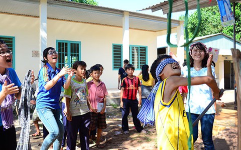 Mang yêu thương về với Mã Đà