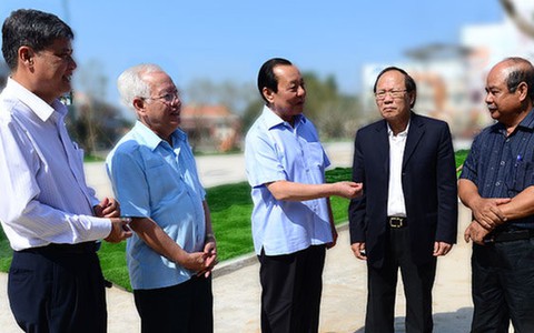 Nghiệm thu mẫu phác thảo tượng đài Bác Hồ