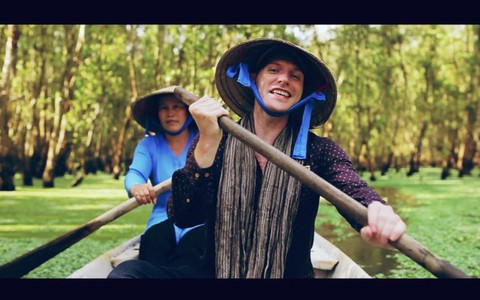 ​Kyo York chèo xuồng hát bài hit của One Direction