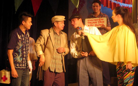 “Anh cả đỏ” tái ngộ khán giả Trung - Nam