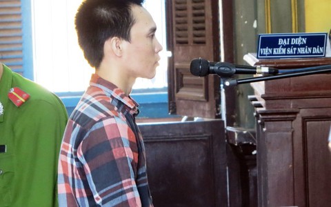Nói chia tay, nữ sinh bị bạn trai đổ thuốc sâu vào miệng