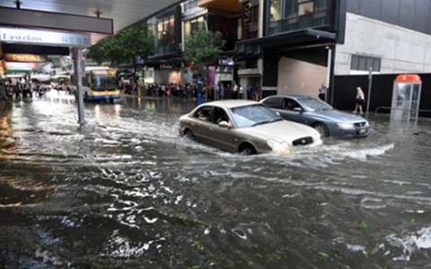 Siêu bão tàn phá thành phố Úc
