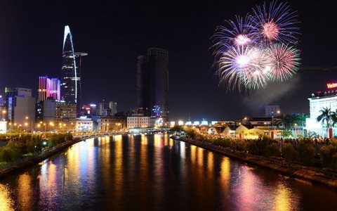 TP.HCM sẽ bắn pháo hoa đón năm 2015 trong 15 phút