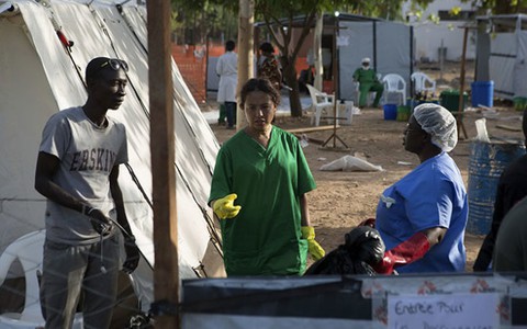 Gần 7.000 người đã chết vì Ebola