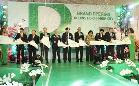 Người dân TP.HCM nô nức dự khai trương trung tâm mua sắm Robins